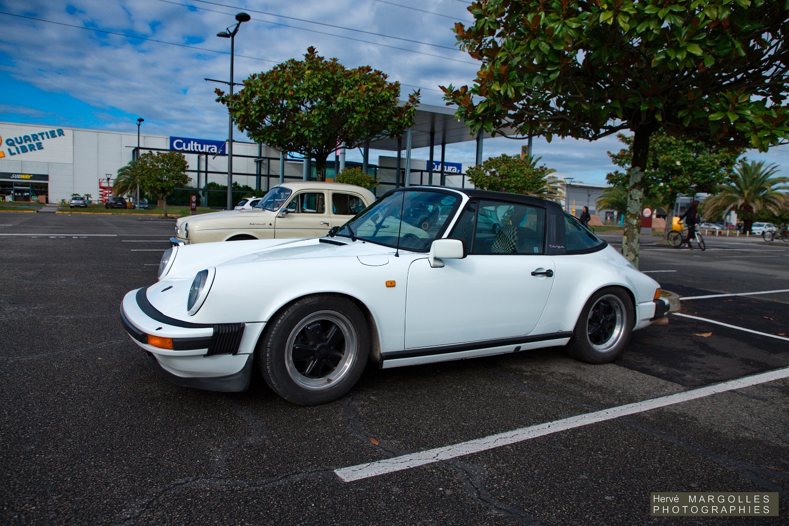 Porsche 911 Targa-01.jpg